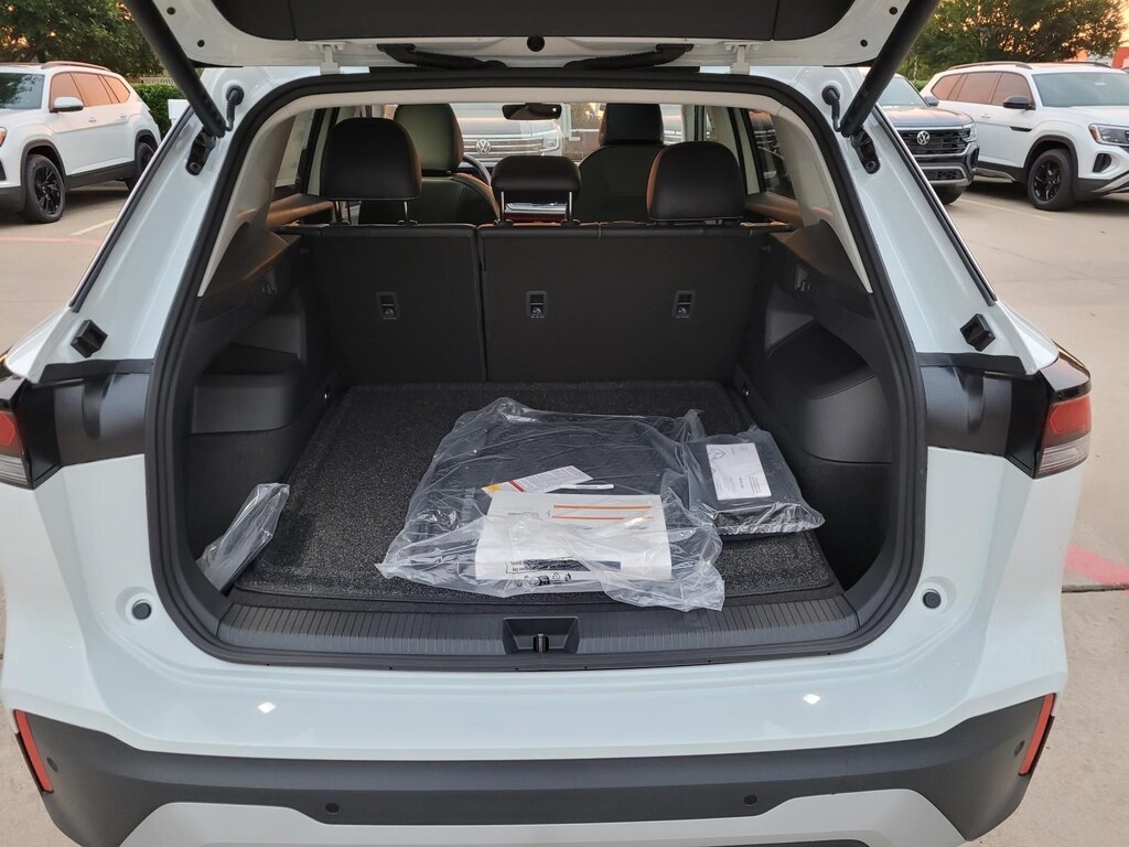 New 2026 Volkswagen Tiguan 2.0T SE SUV