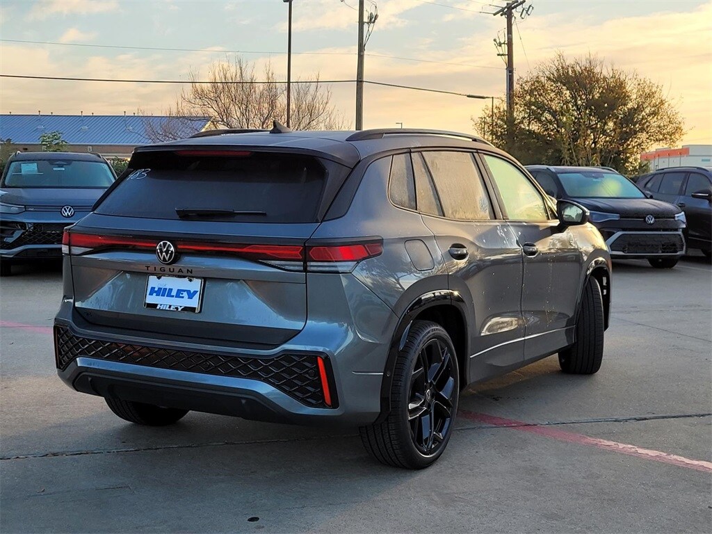 2026 Volkswagen Tiguan SE R-Line Black photo 3
