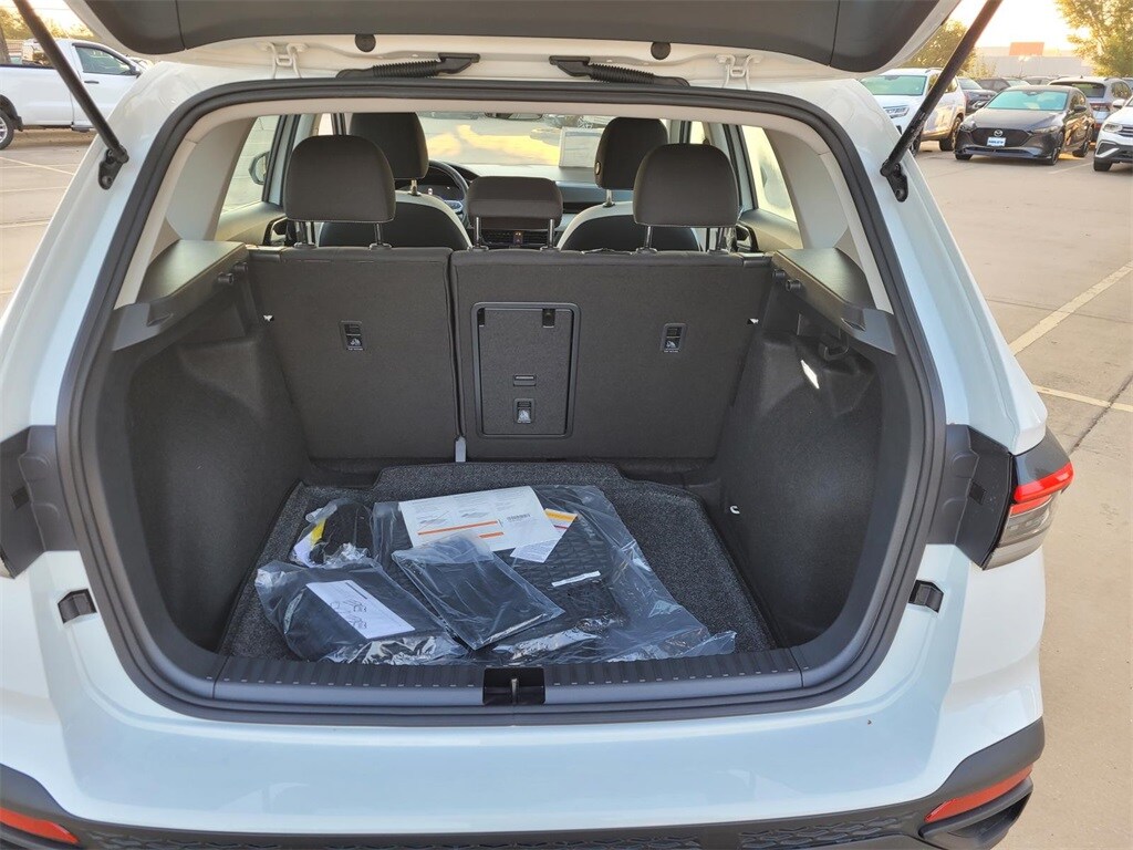 2025 Volkswagen Taos S photo 4