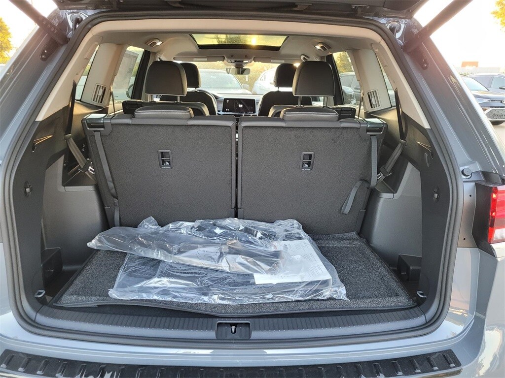 2026 Volkswagen Atlas SEL Premium R-Line photo 4