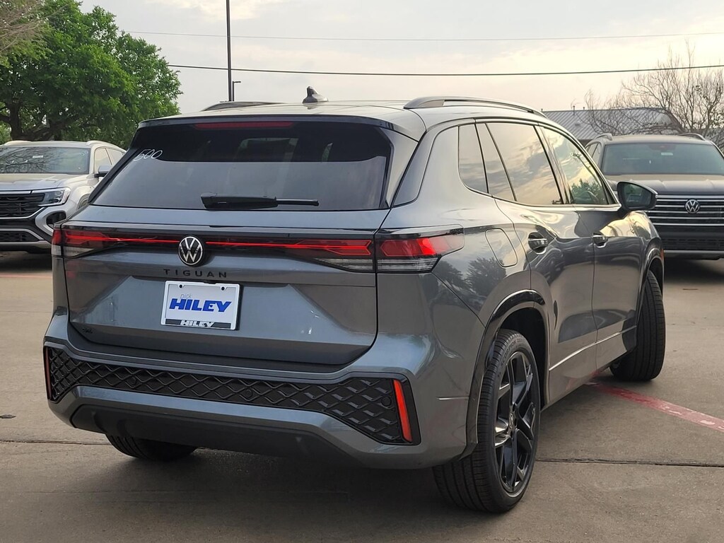 New 2026 Volkswagen Tiguan 2.0T SE R-Line Black SUV