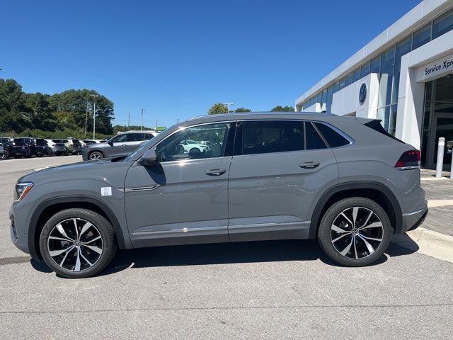 2026 Volkswagen Atlas Cross Sport SEL Premium R-Line photo 2