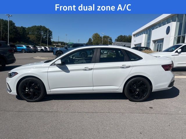 2026 Volkswagen Jetta 1.5T SE photo 3