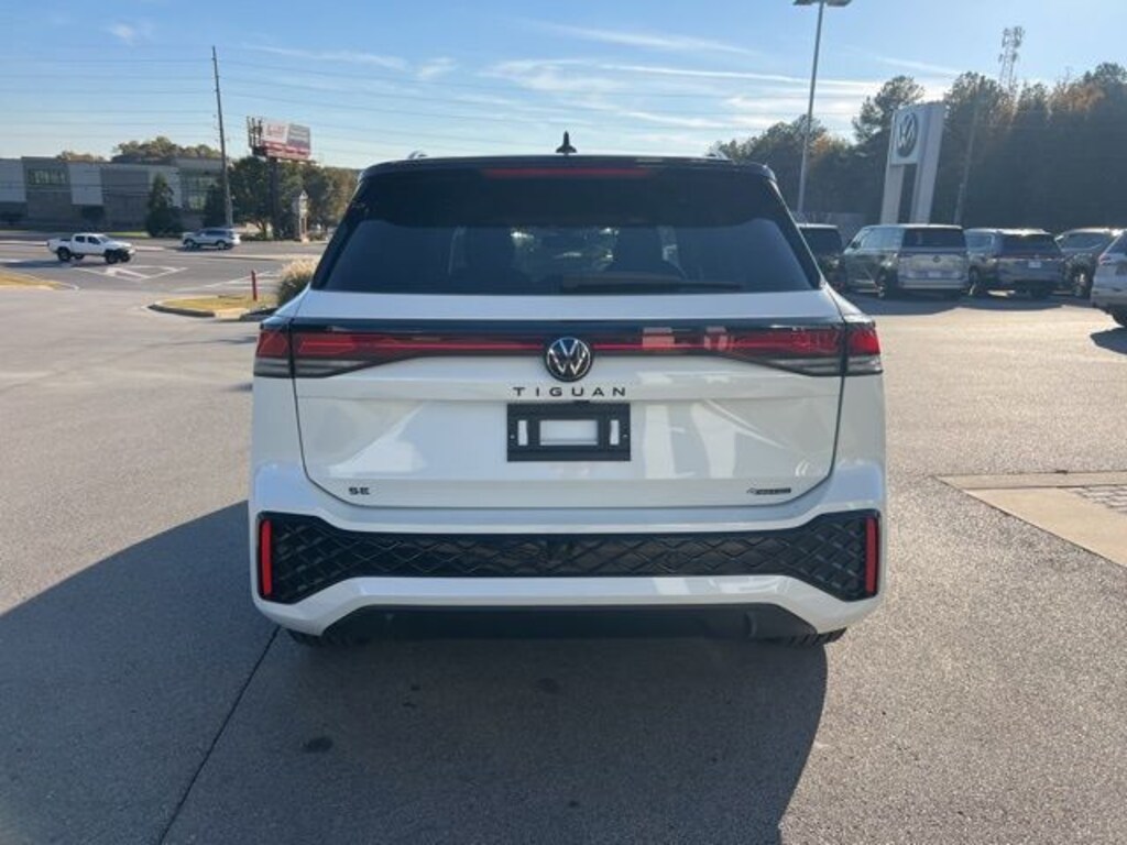 New 2026 Volkswagen Tiguan 2.0T SE R-Line Black SUV
