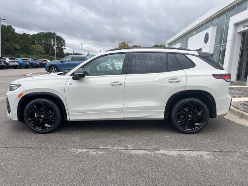 New 2026 Volkswagen Tiguan 2.0T SE R-Line Black SUV
