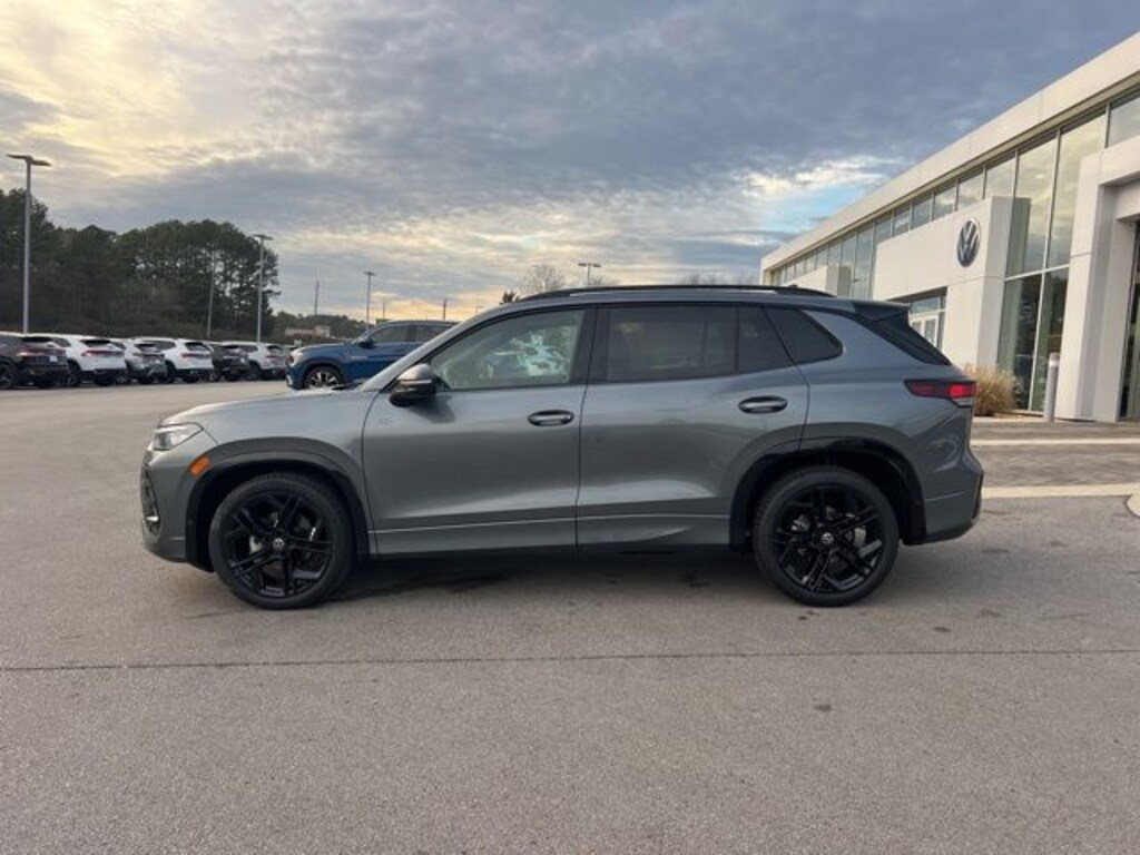 New 2026 Volkswagen Tiguan 2.0T SE R-Line Black SUV
