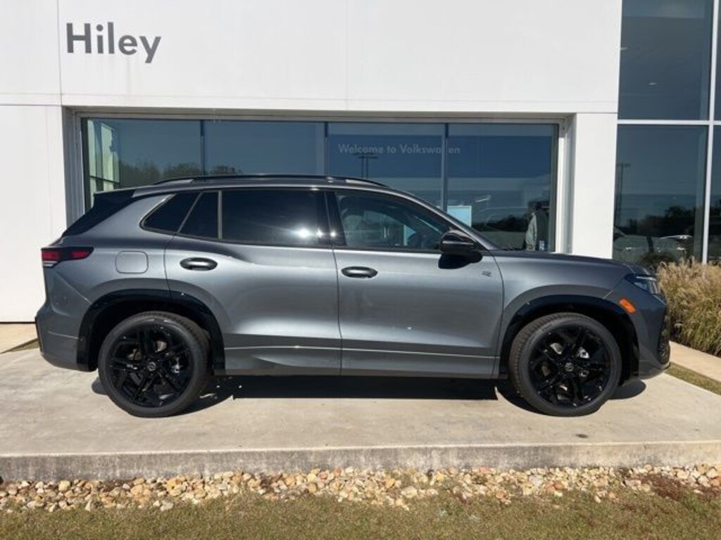 New 2026 Volkswagen Tiguan 2.0T SE R-Line Black SUV