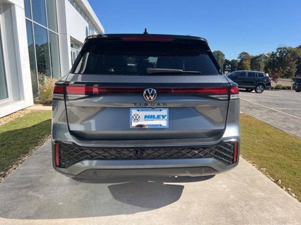 New 2026 Volkswagen Tiguan 2.0T SE R-Line Black SUV