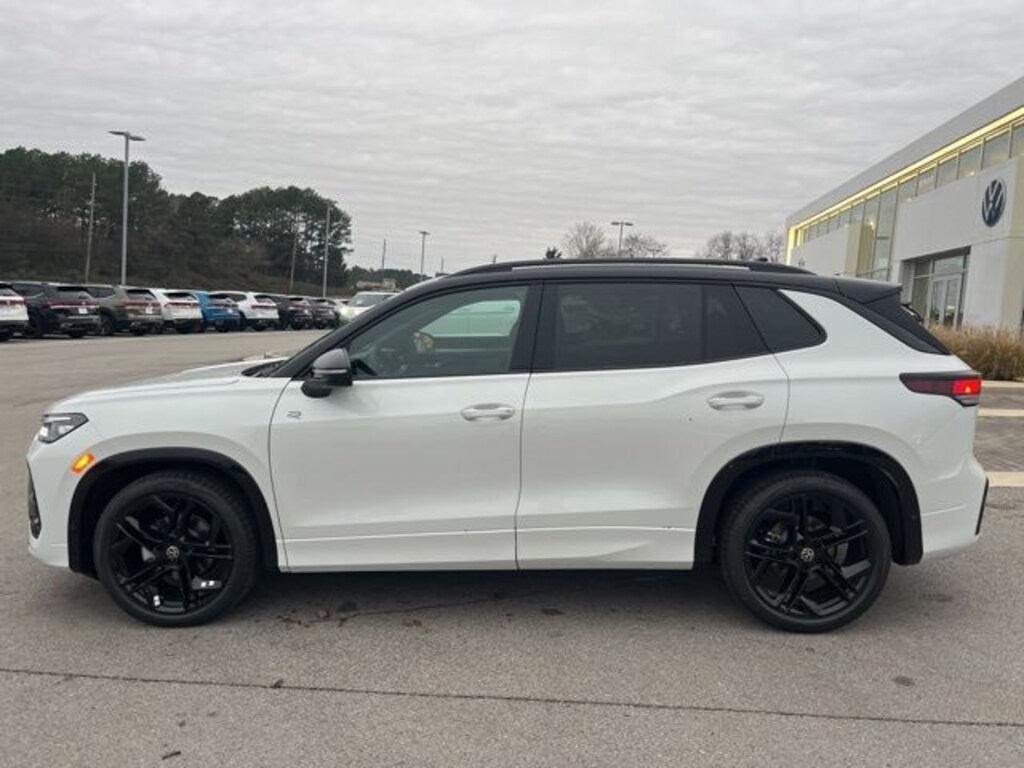 New 2026 Volkswagen Tiguan 2.0T SE R-Line Black SUV
