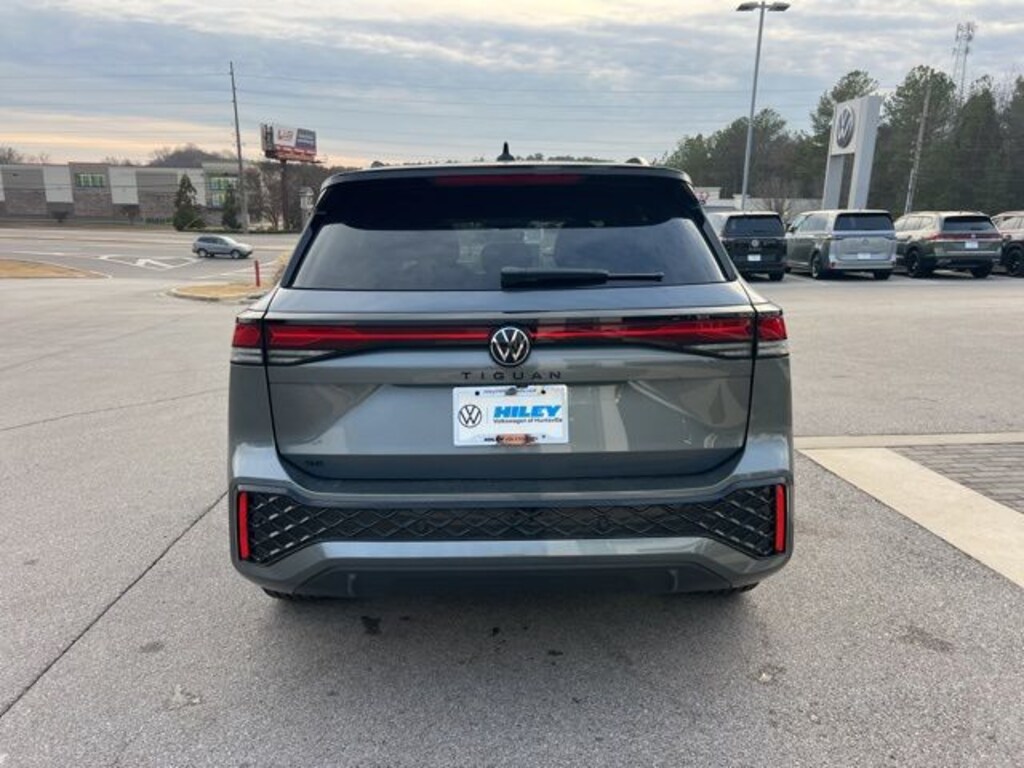 New 2026 Volkswagen Tiguan 2.0T SE R-Line Black SUV