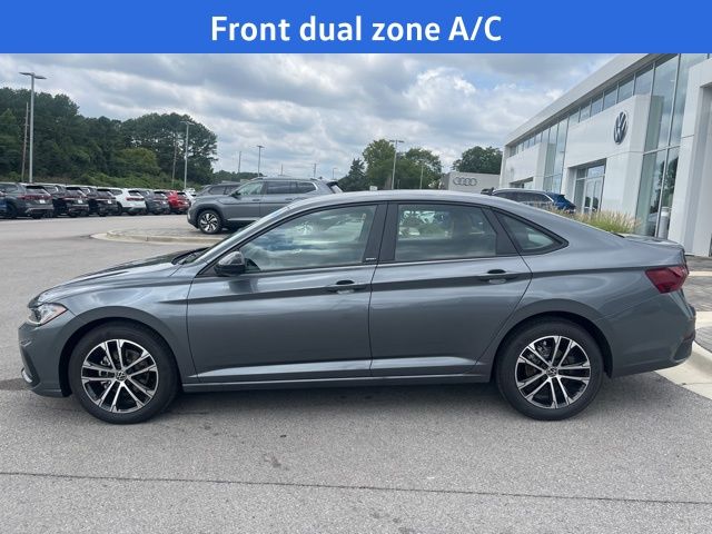 2025 Volkswagen Jetta 1.5T Sport photo 2