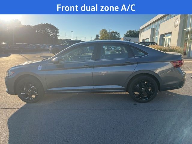 2026 Volkswagen Jetta 1.5T SE photo 3