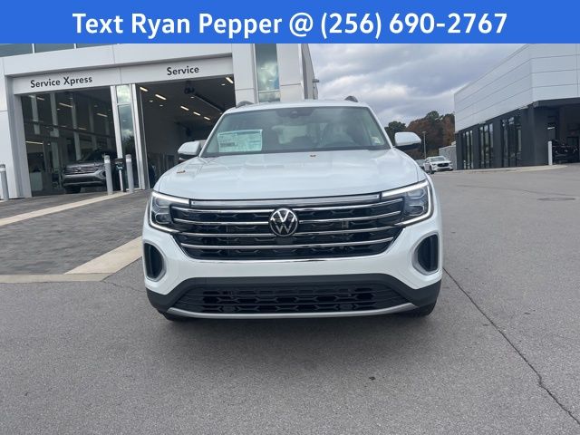 2026 Volkswagen Atlas SE photo 2