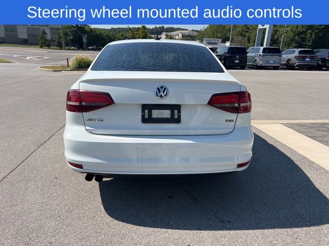 2016 Volkswagen Jetta 1.8T Sport photo 4