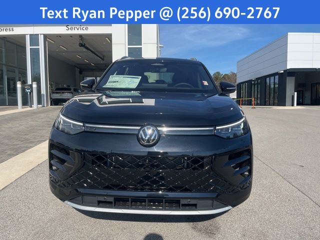 2026 Volkswagen Tiguan SEL R-Line photo 2