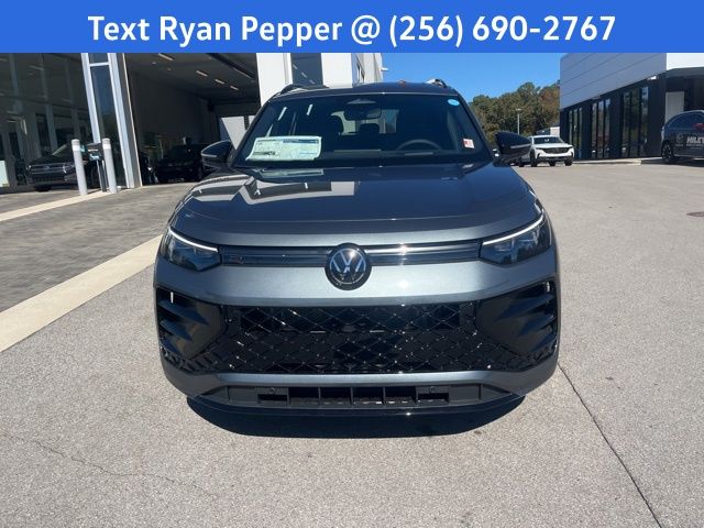 2026 Volkswagen Tiguan SE R-Line Black photo 2