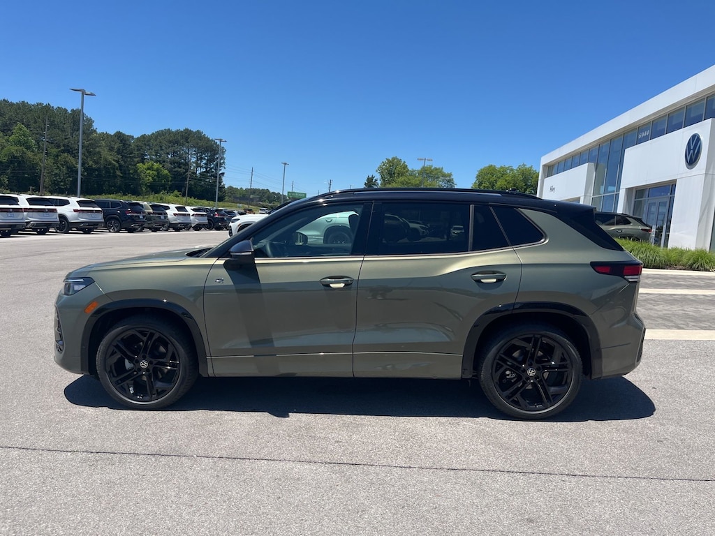 New 2026 Volkswagen Tiguan 2.0T SE R-Line Black SUV