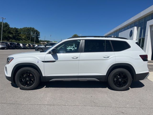 2026 Volkswagen Atlas Peak Edition SE photo 3