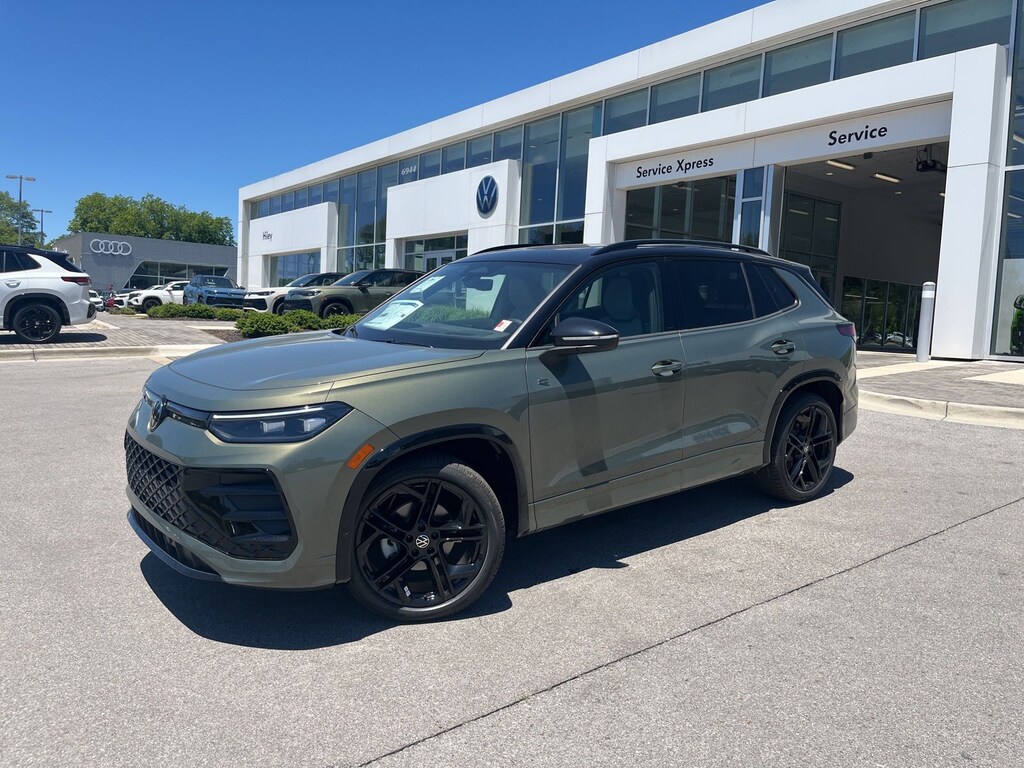 New 2026 Volkswagen Tiguan 2.0T SE R-Line Black SUV