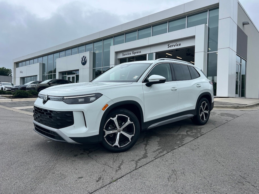 New 2026 Volkswagen Tiguan 2.0T SE SUV