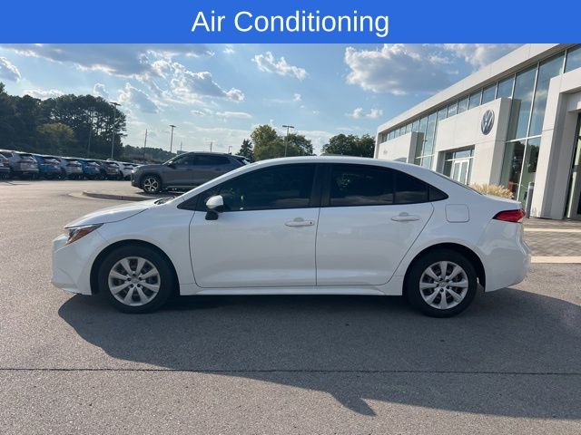 2021 Toyota Corolla LE photo 2