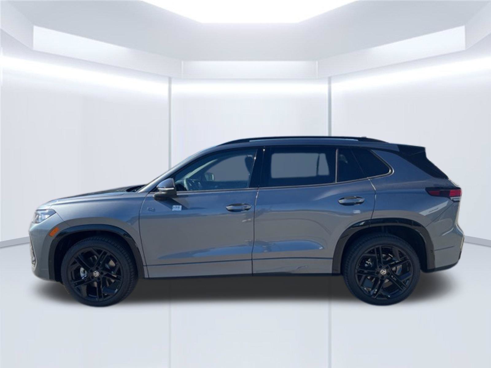 New 2026 Volkswagen Tiguan SE R-Line Black SUV
