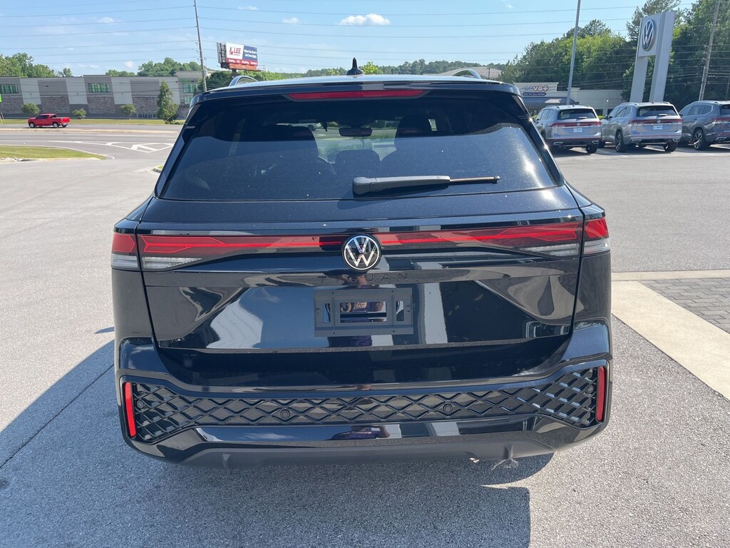 New 2026 Volkswagen Tiguan 2.0T SE R-Line Black SUV