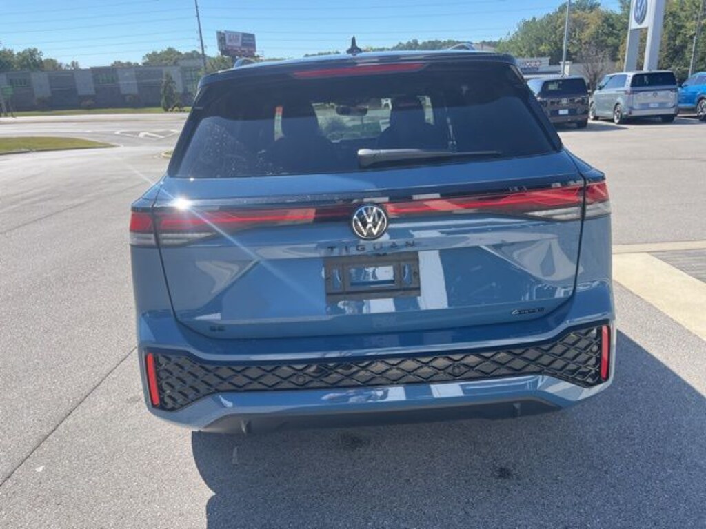 New 2026 Volkswagen Tiguan 2.0T SE R-Line Black SUV