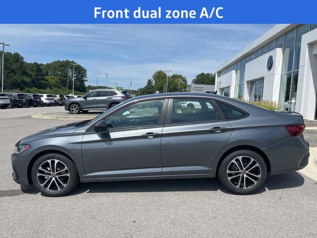 2025 Volkswagen Jetta 1.5T Sport photo 3