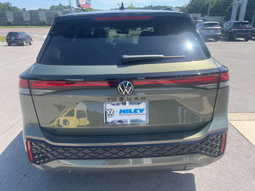 New 2026 Volkswagen Tiguan 2.0T SE R-Line Black SUV
