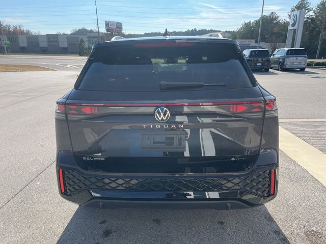 2026 Volkswagen Tiguan SEL R-Line photo 4