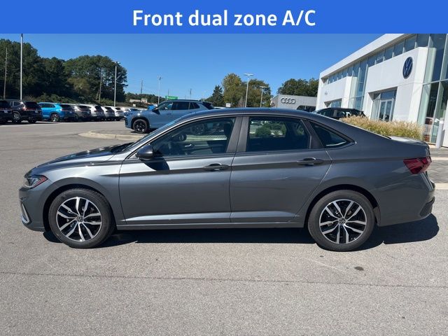 2026 Volkswagen Jetta 1.5T SE photo 3