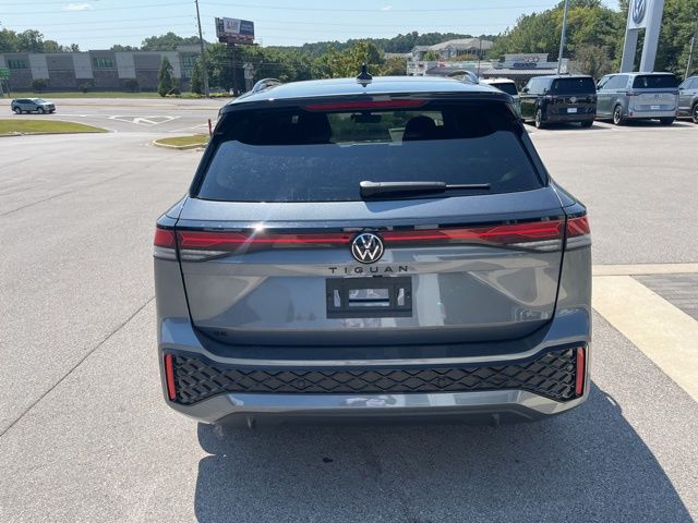 2025 Volkswagen Tiguan SE R-Line Black photo 4