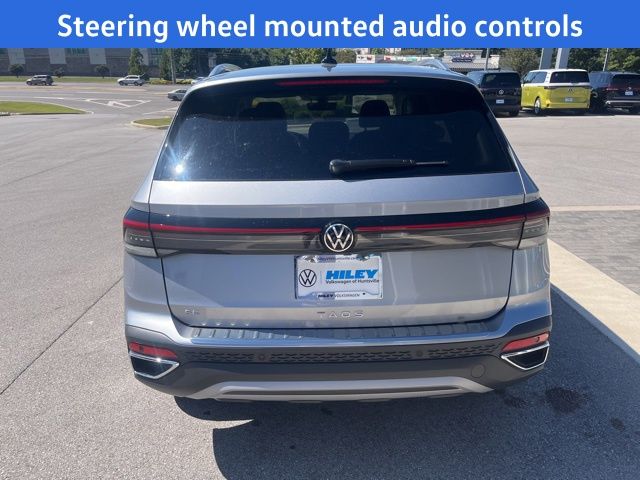 2025 Volkswagen Taos SE photo 4