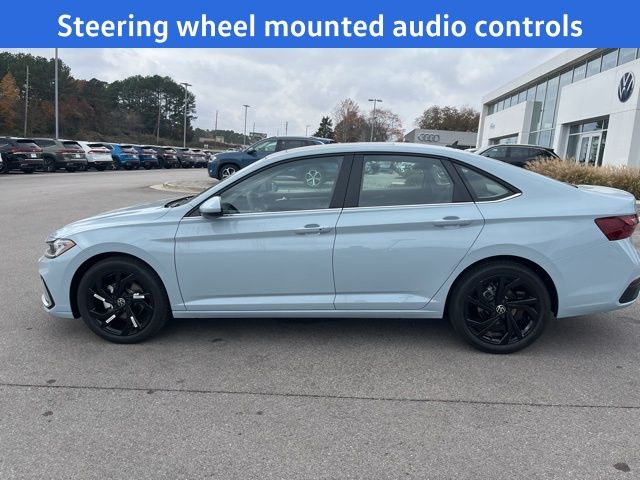 2026 Volkswagen Jetta 1.5T SE photo 2