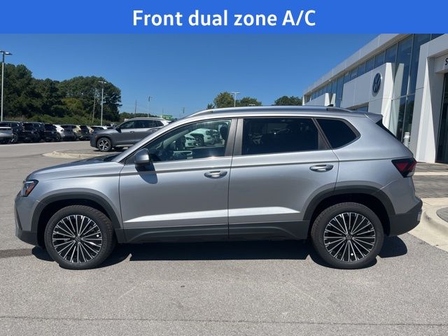 2025 Volkswagen Taos SE photo 3