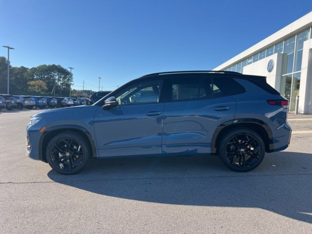 New 2026 Volkswagen Tiguan 2.0T SE R-Line Black SUV