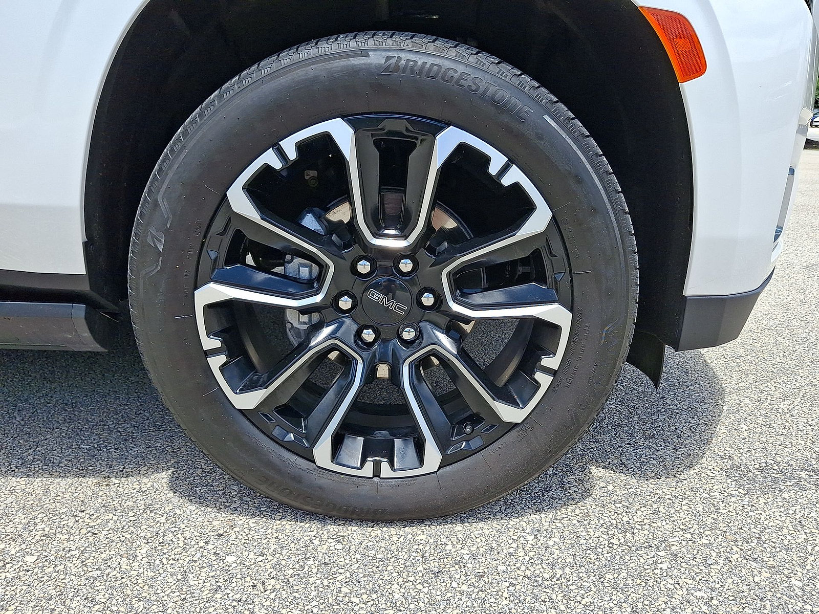 2024 GMC Yukon XL Denali - Photo 27