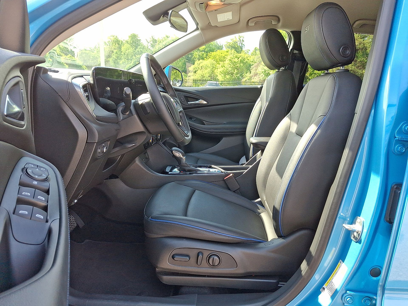 2025 Buick Encore GX Sport Touring - Photo 11