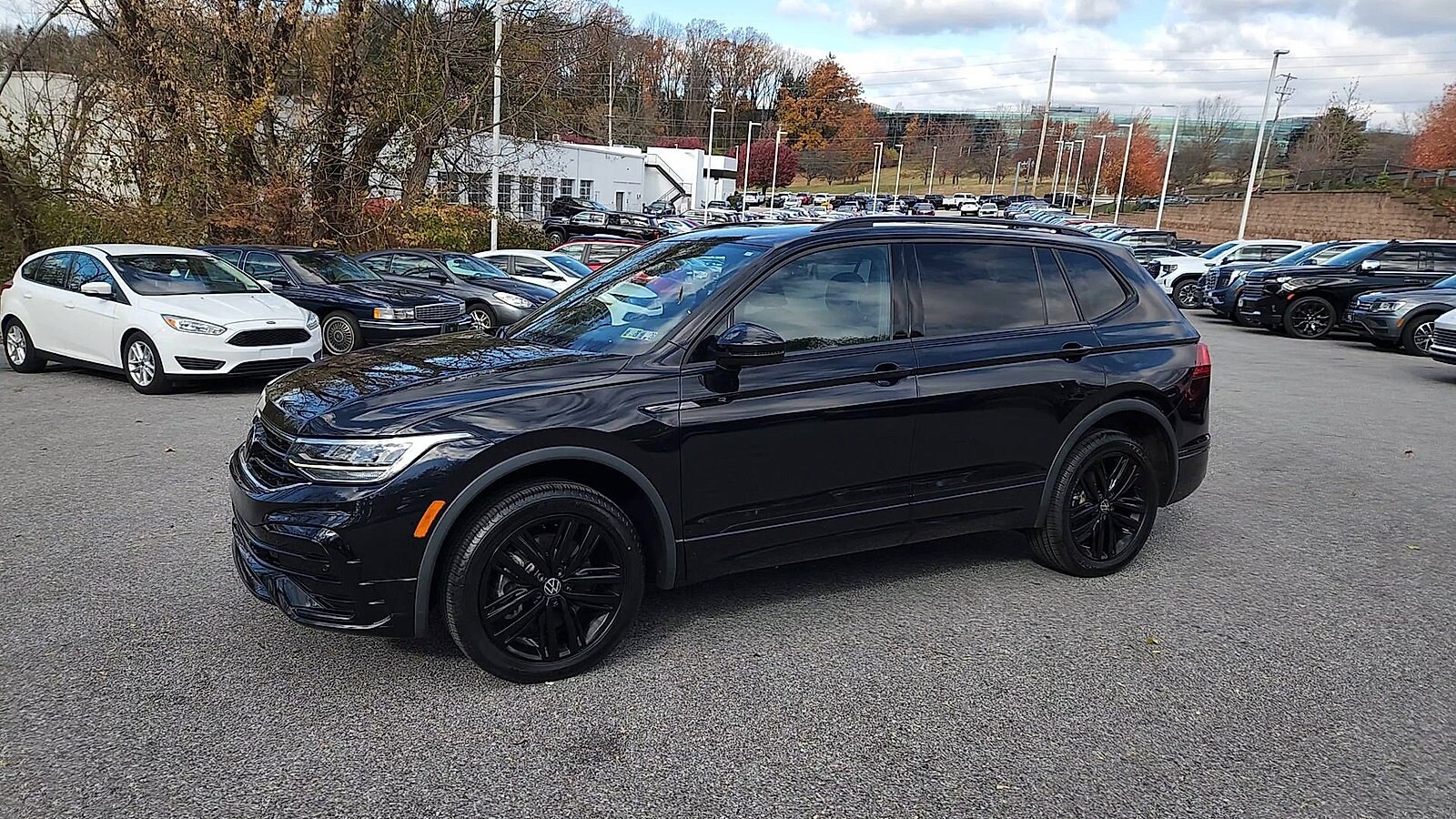 2022 Volkswagen Tiguan SE R-Line Black photo 2