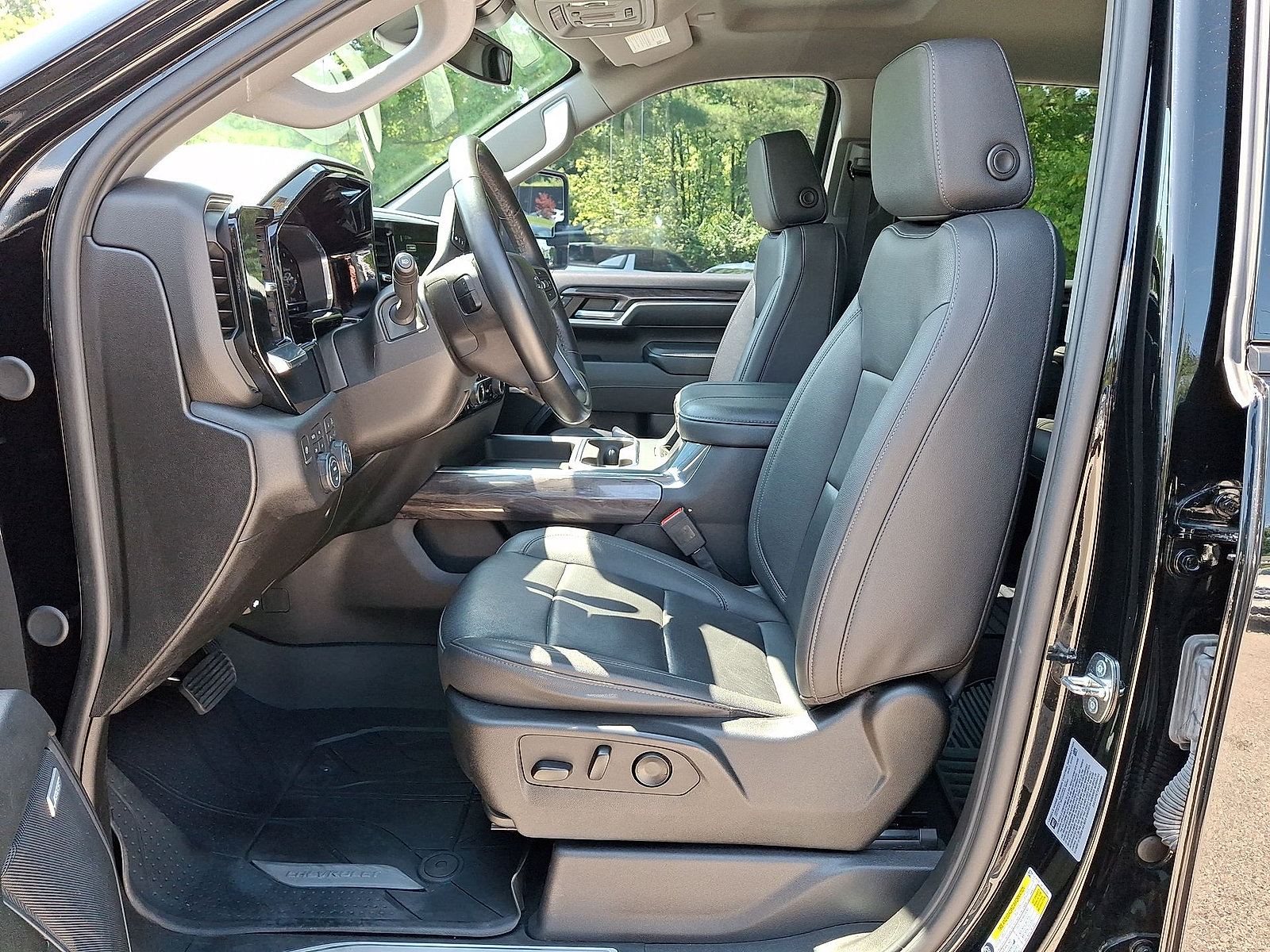 2024 Chevrolet Silverado 2500HD LTZ - Photo 11