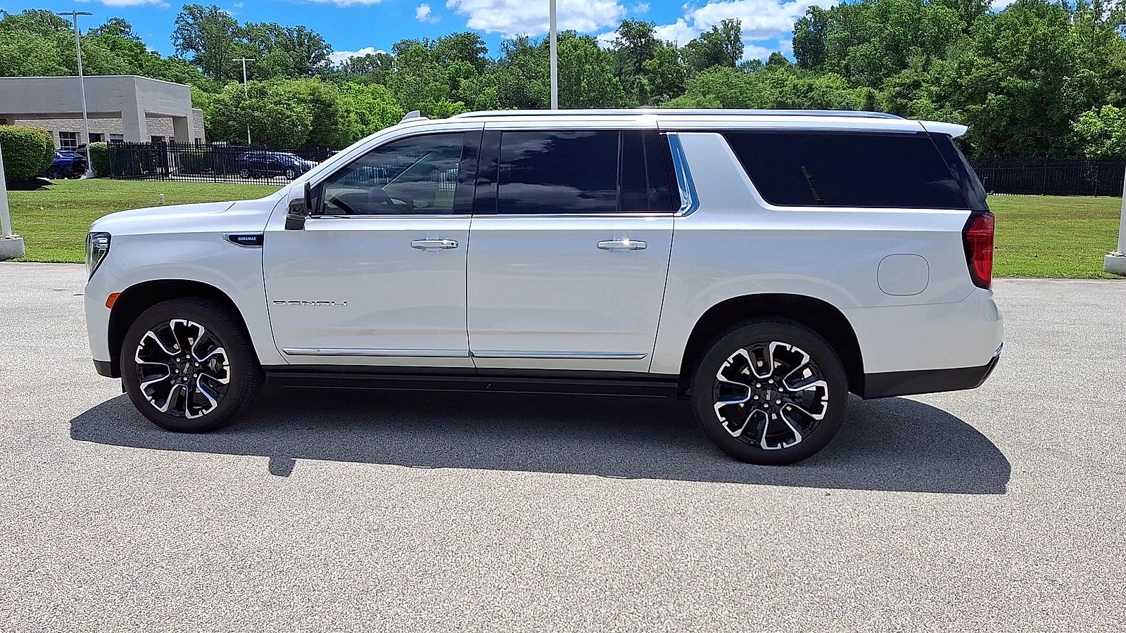 2024 GMC Yukon XL Denali - Photo 6