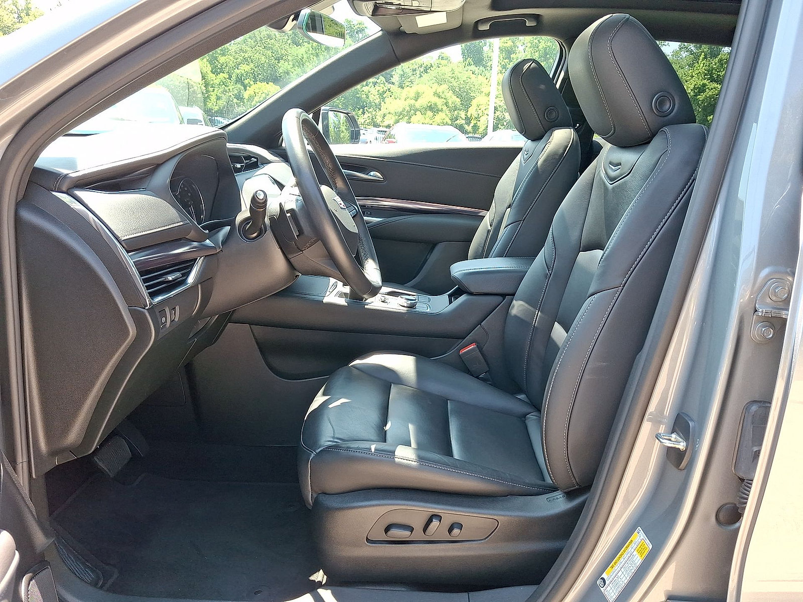 2023 Cadillac XT4 Luxury - Photo 11