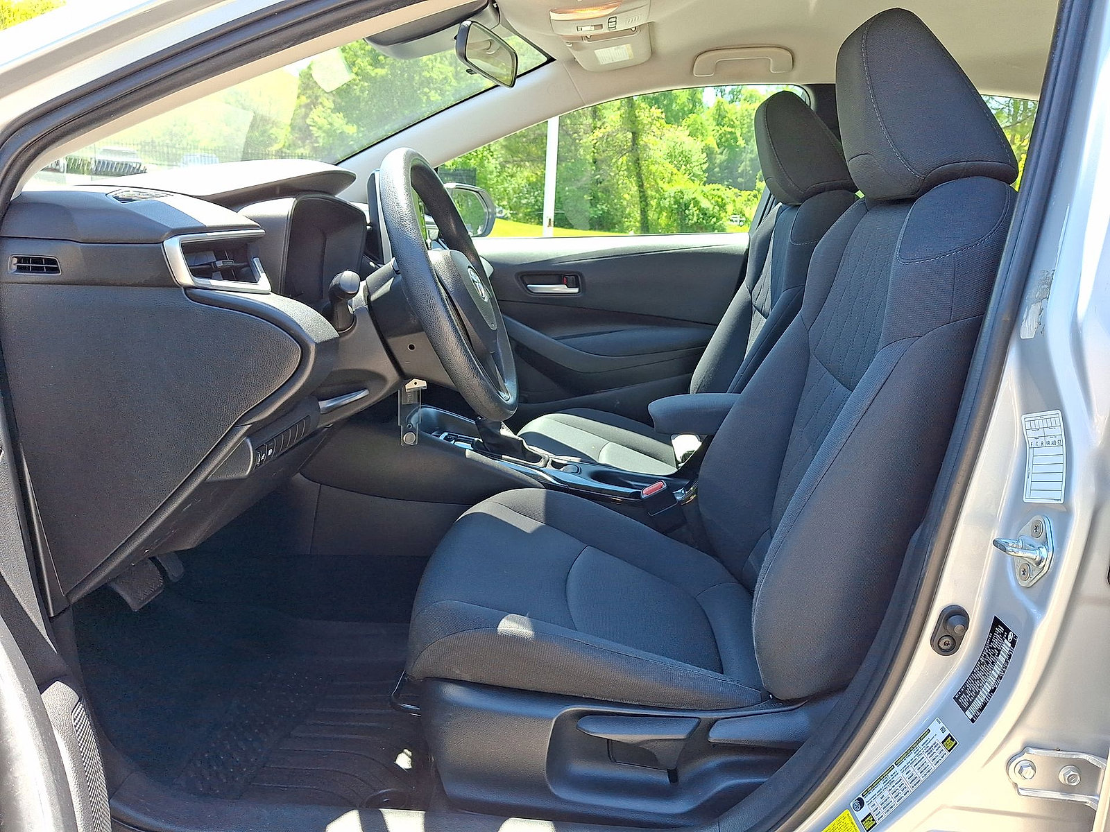 2021 Toyota Corolla LE - Photo 11