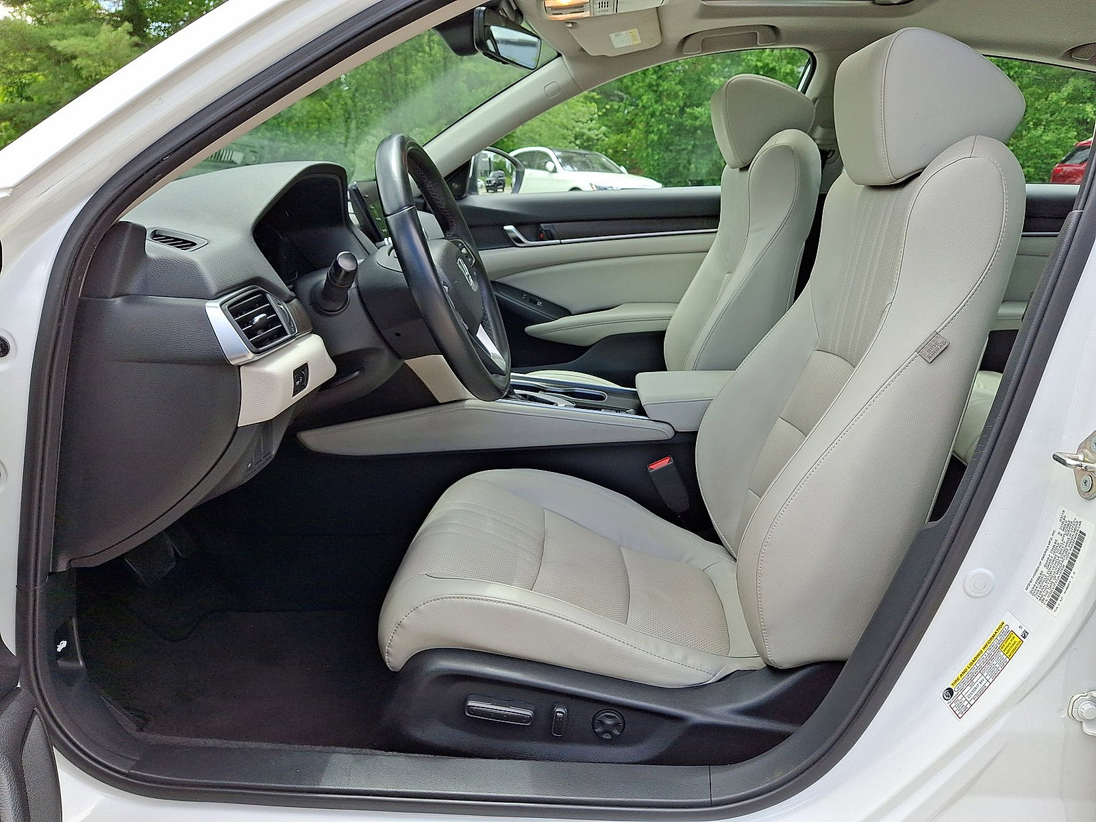 2018 Honda Accord EX-L - Photo 11