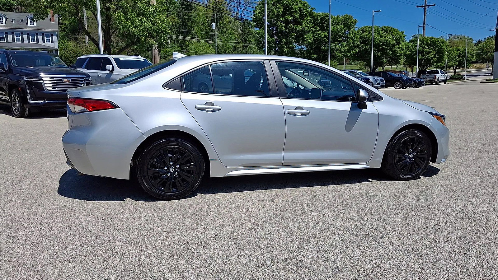 2021 Toyota Corolla LE - Photo 9