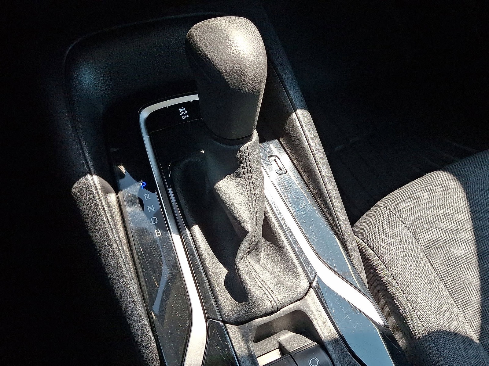 2021 Toyota Corolla LE - Photo 12