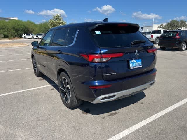 2023 Mitsubishi Outlander SE photo 2