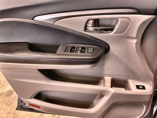 Thumbnail: 2017 Honda Ridgeline - 38