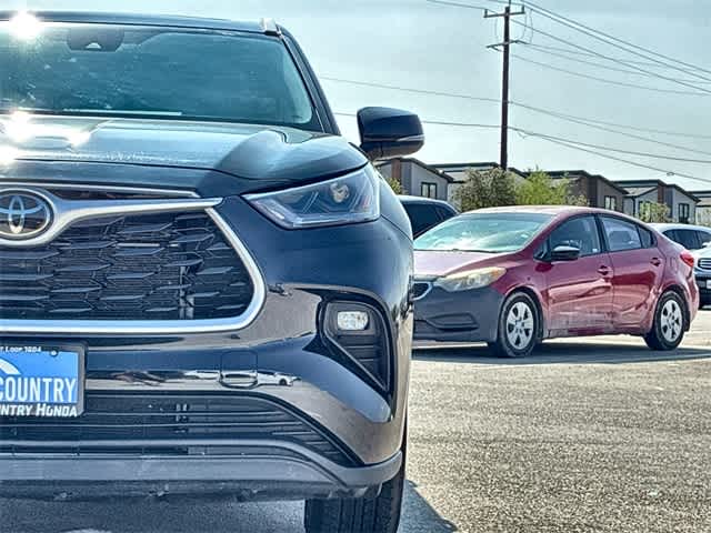 Thumbnail: 2023 Toyota Highlander - 11